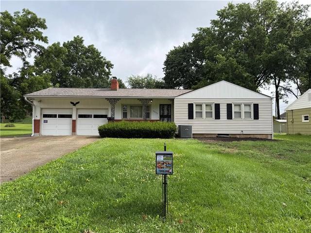 9806 E 77th St, Kansas City, MO 64138
