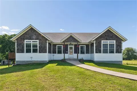 657 SW 701 Rd, Centerview, MO 64019