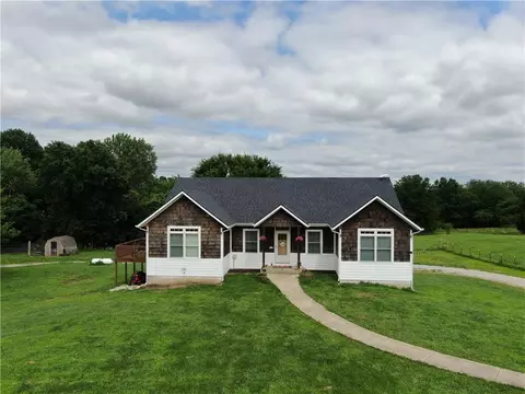 657 SW 701 Rd, Centerview, MO 64019