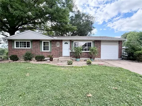 4016 Crane Cir, Independence, MO 64055