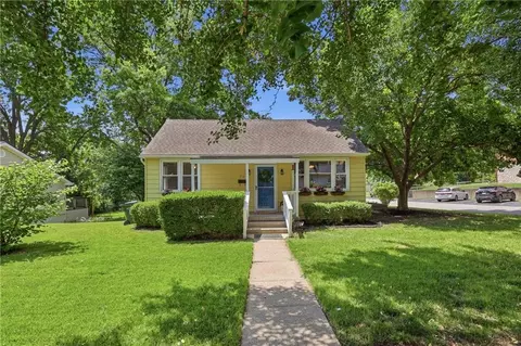 713 Pennsylvania St, Leavenworth, KS 66048