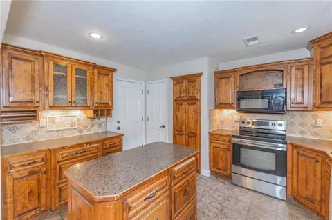 1920 E Mohawk Dr, Olathe, KS 66062 photo 13