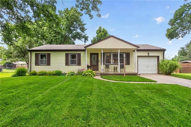 307 E College St, Odessa, MO 64076