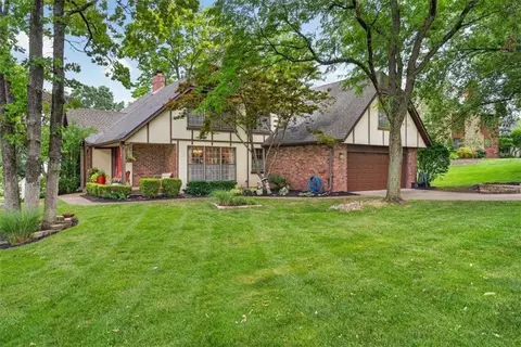 11009 Delmar St, Leawood, KS 66211