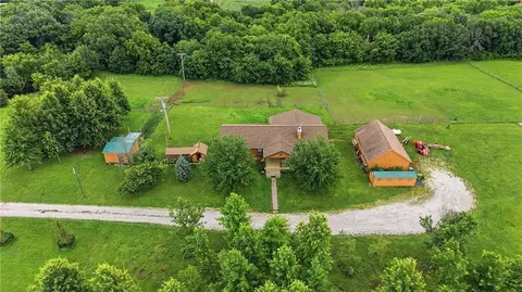40303 E Round Prairie Rd, Oak Grove, MO 64075