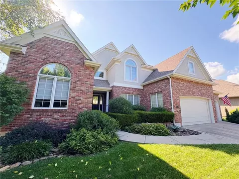 10306 N Brooklyn Ave, Kansas City, MO 64155