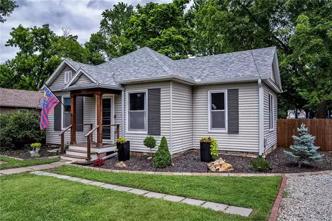 1832 New Hampshire St, Lawrence, KS 66044