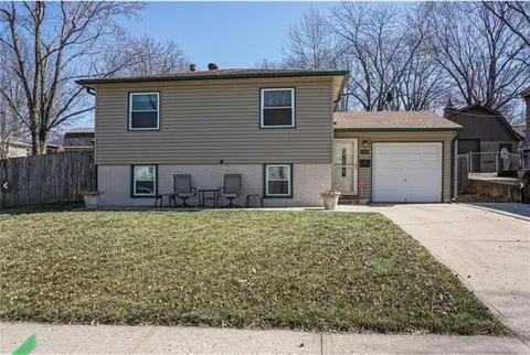 819 N Susquehanna Rdg, Independence, MO 64056