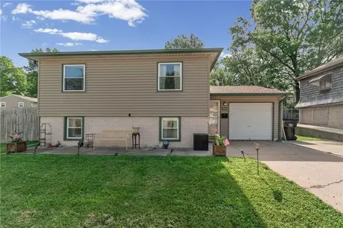 819 N Susquehanna Rdg, Independence, MO 64056