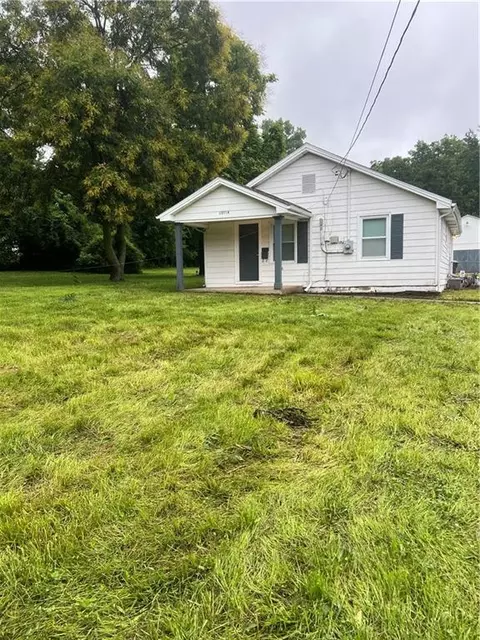 15904 T C Lea Rd, Independence, MO 64050