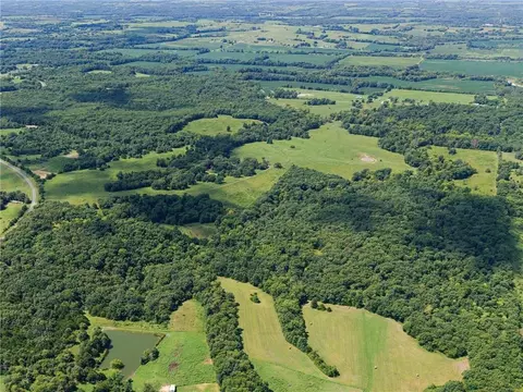 Ava Drive, Harris, MO 64645