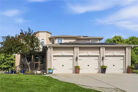 901 SW Raintree Dr, Lees Summit, MO 64082