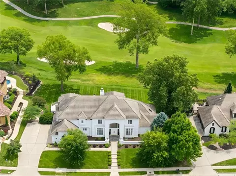 6517 Ridge Rd, Parkville, MO 64152