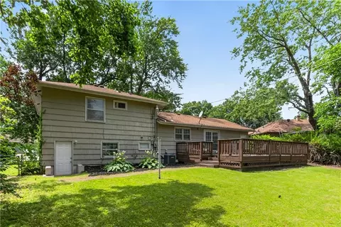 Exterior - 4115 S Cottage Ave, Independence, MO 64055 photo 5 of 8