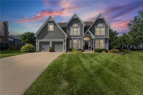 13001 Hemlock St, Overland Park, KS 66213