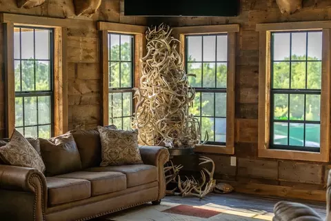 Living - 18 NE 100th St, Spickard, MO 64679 photo 2 of 3