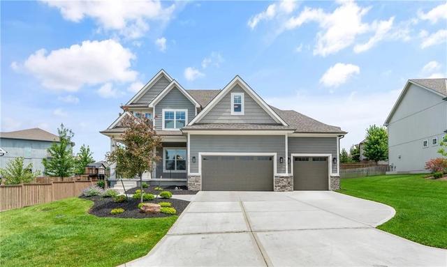 11563 S Montclaire Dr, Olathe, KS 66061