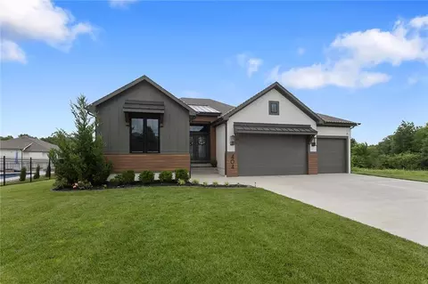 404 NE Pavilion Dr, Grain Valley, MO 64029