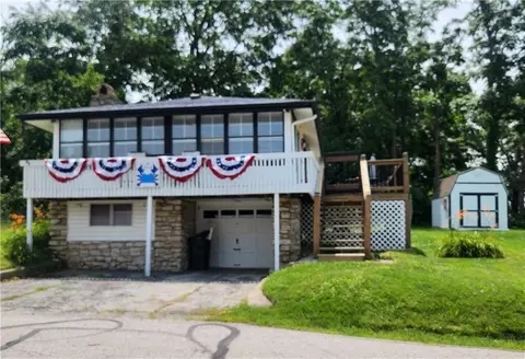 152 Beach Dr, Lake Tapawingo, MO 64015