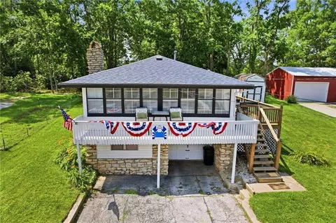 152 Beach Dr, Lake Tapawingo, MO 64015
