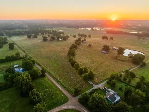 662 W 6th St, Schell City, MO 64783