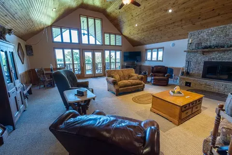 Living - 662 W 6th St, Schell City, MO 64783 photo 2 of 6