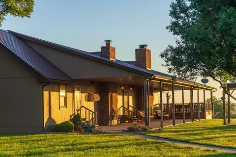 Exterior - 662 W 6th St, Schell City, MO 64783 photo 5 of 17