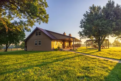 Exterior - 662 W 6th St, Schell City, MO 64783 photo 15 of 17