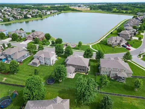104 SW Shores Dr, Lees Summit, MO 64064