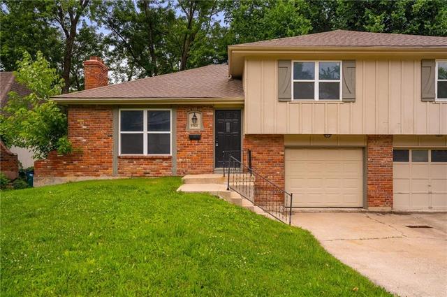 9302 W 83rd St, Overland Park, KS 66204