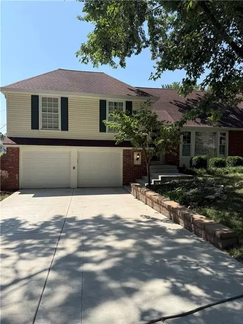 10603 W 98 Ter, Overland Park, KS 66214