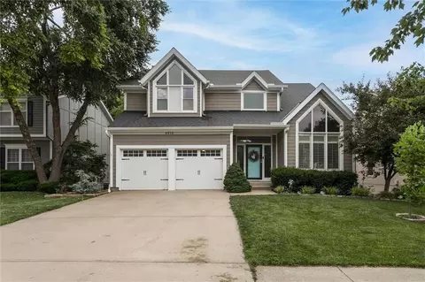 8910 W 132nd Ter, Overland Park, KS 66213