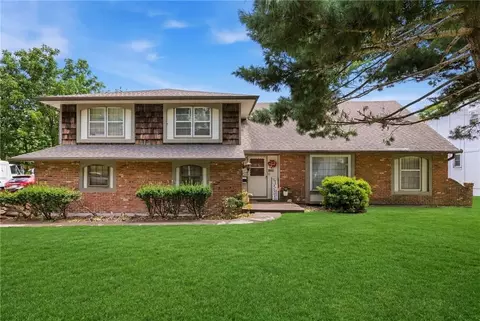 8615 E 89th St, Kansas City, MO 64138