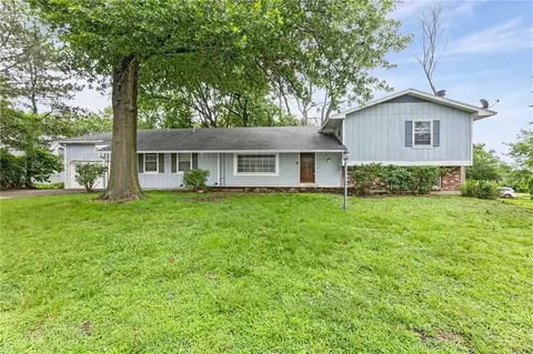 3216 W 22nd Ct, Lawrence, KS 66047