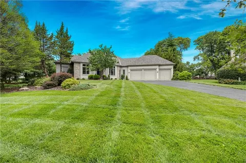 16890 Meadow Ln, Loch Lloyd, MO 64012
