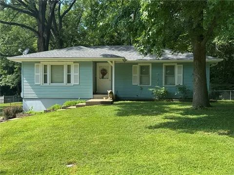 732 Santa Fe St, Leavenworth, KS 66048