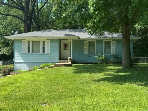 732 Santa Fe St, Leavenworth, KS 66048