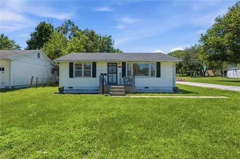 300 S High St, Butler, MO 64730