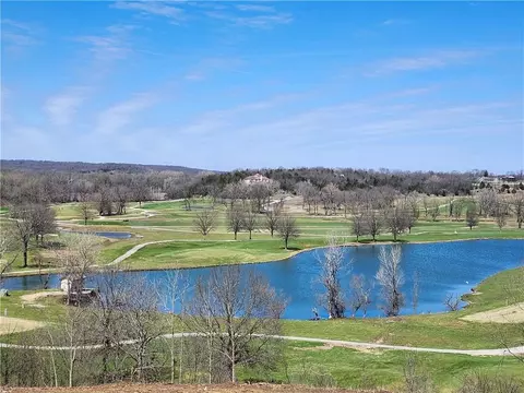 22 Live Oaks Dr, Linn Valley, KS 66040
