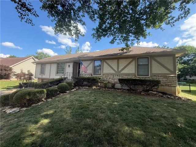 909 W 121st St, Kansas City, MO 64145