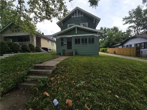 327 S Kensington Ave, Kansas City, MO 64124