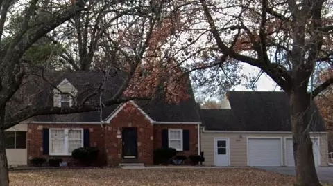909 NE Vivion Rd, Kansas City, MO 64118