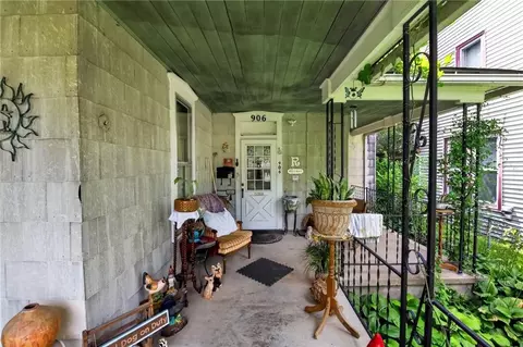 906 Columbia Ave, Leavenworth, KS 66048