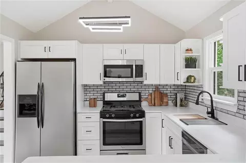 Kitchen - 6901 E 127th Ter, Grandview, MO 64030 photo 3 of 4