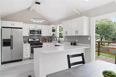 Kitchen - 6901 E 127th Ter, Grandview, MO 64030 photo 2 of 4