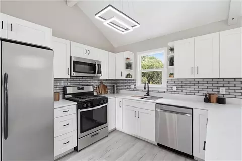 Kitchen - 6901 E 127th Ter, Grandview, MO 64030 photo 1 of 4