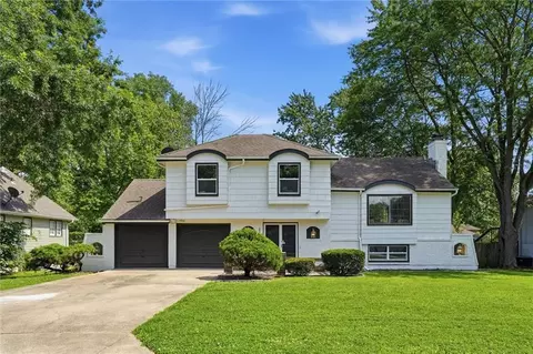 Exterior - 6901 E 127th Ter, Grandview, MO 64030 photo 2 of 7