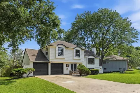 Exterior - 6901 E 127th Ter, Grandview, MO 64030 photo 4 of 7