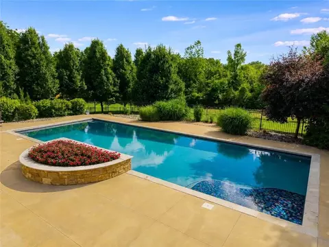 8030 N Caldwell Ave, Kansas City, MO 64152