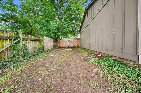 Exterior - 1322 S Hocker Ave, Independence, MO 64055 photo 7 of 8